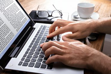 Cara Menemukan Jasa Penulis Artikel/Blog Bandung Profesional - Konverzi Digital Agency